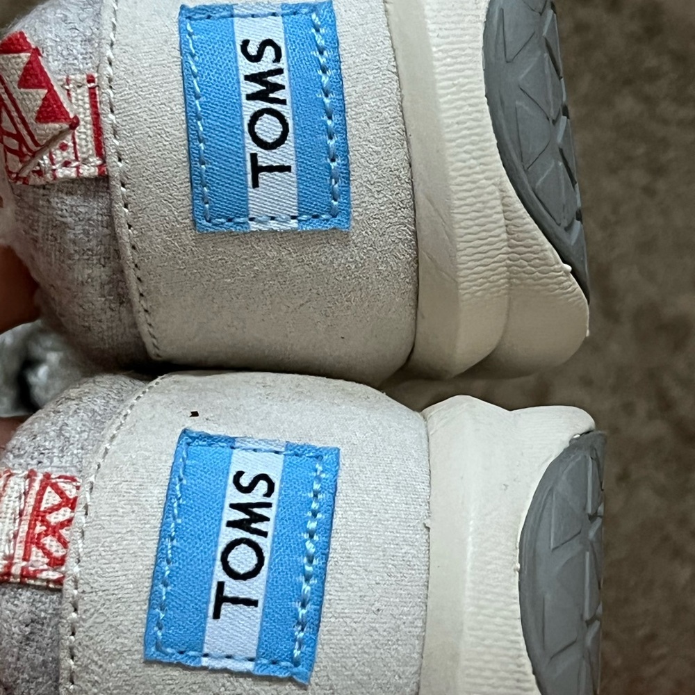 Toms - Picture 4 of 4